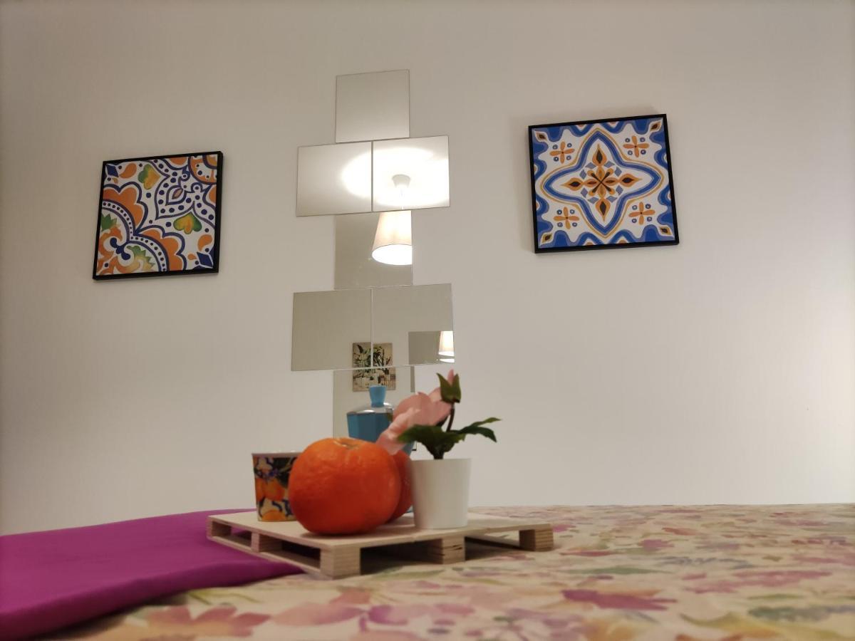La Dimora Fiorita Apartment คาตาเนีย ภายนอก รูปภาพ